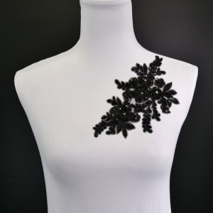 Applicazione sul vestito - Bouquet nero, lato sinistro