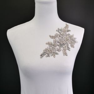 Applicazione sul vestito - Bouquet argento, lato sinistro