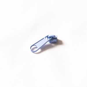 Cursore in metallo per cerniere #3 mm blu chiaro